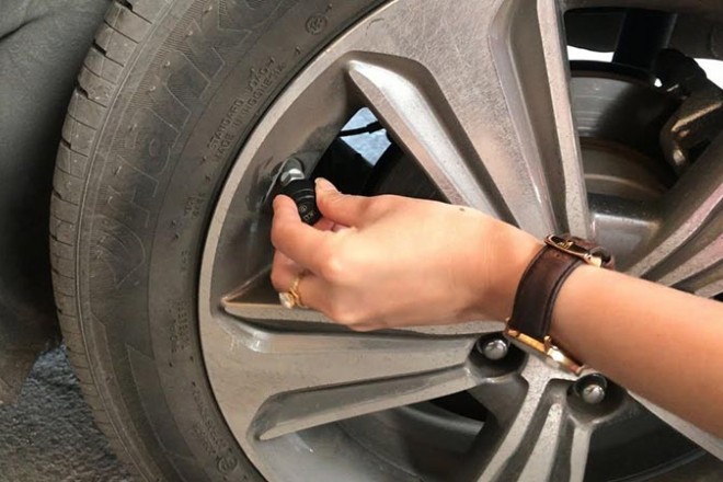 Hướng dẫn lắp cảm biến áp suất lốp TPMS cực đơn giản